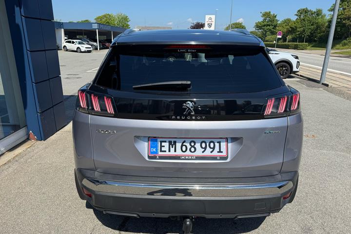 Grå Peugeot 3008 fra 2021