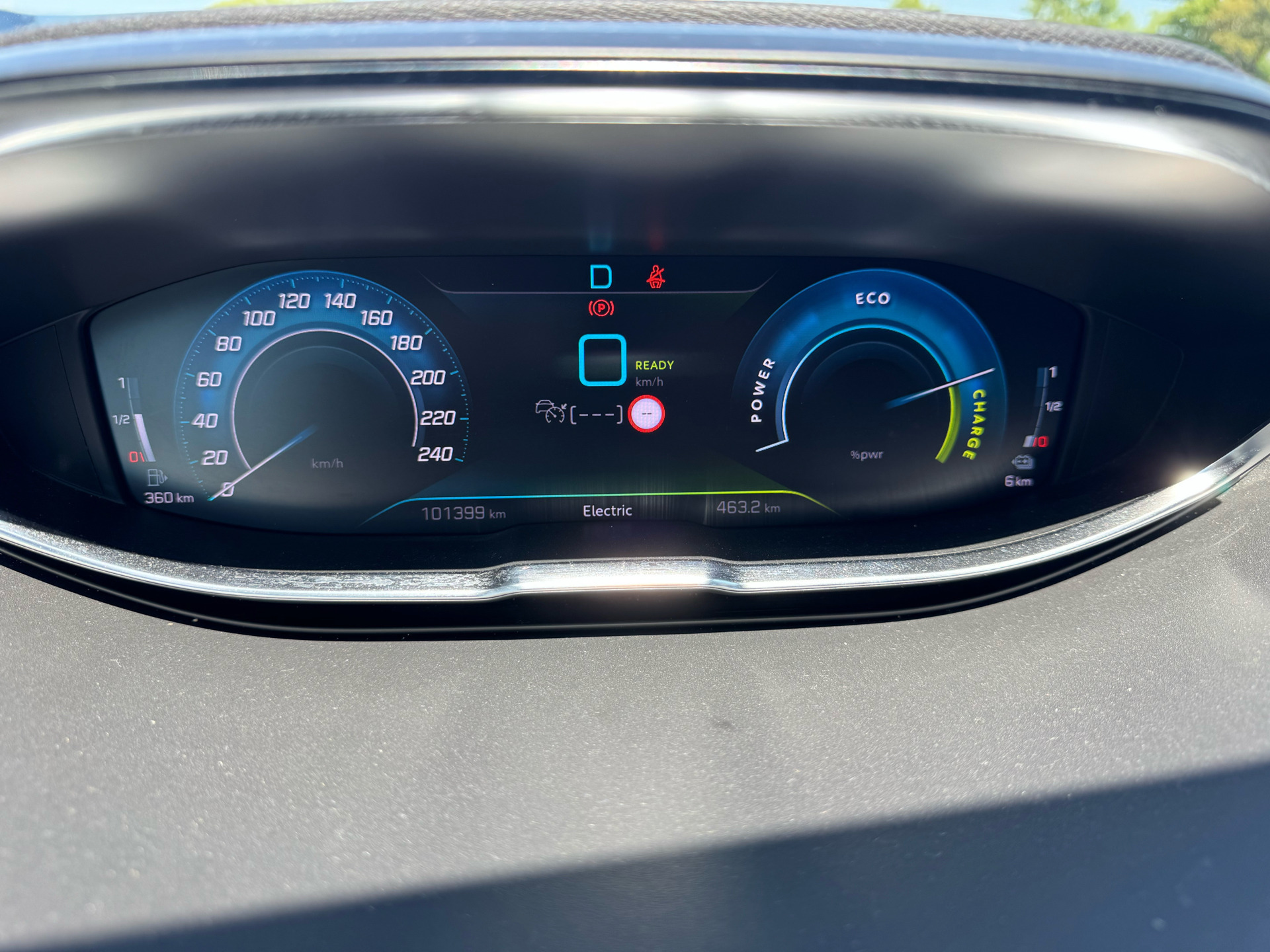 Grå Peugeot 3008 fra 2021