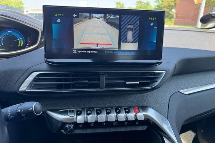 Grå Peugeot 3008 fra 2021