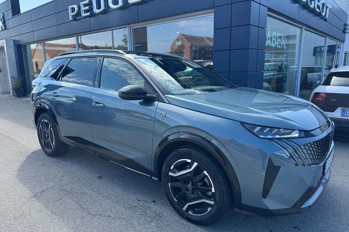 Blå Peugeot e-5008 fra 2026 set udefra