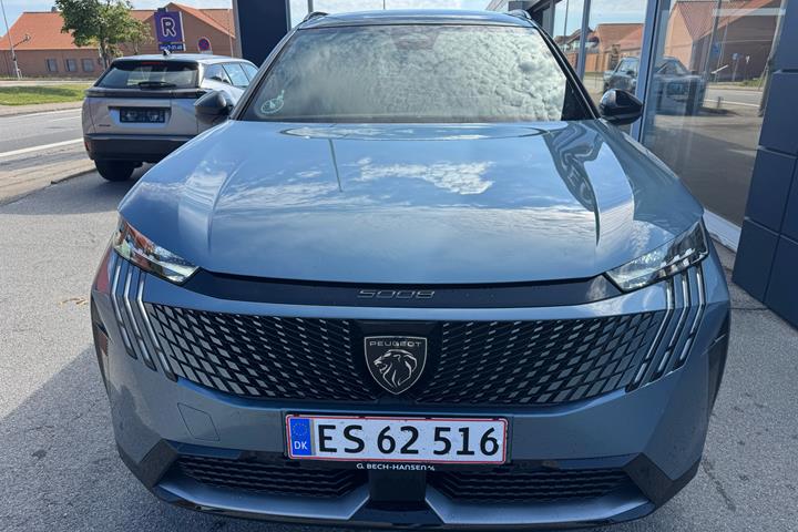 Blå Peugeot e-5008 fra 2026