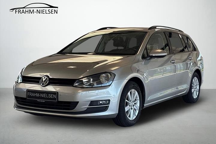 Grå VW Golf fra 2016 set udefra