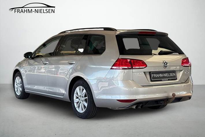 Grå VW Golf fra 2016