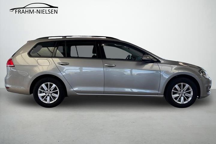 Grå VW Golf fra 2016