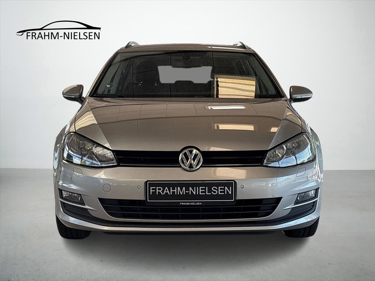 Grå VW Golf fra 2016