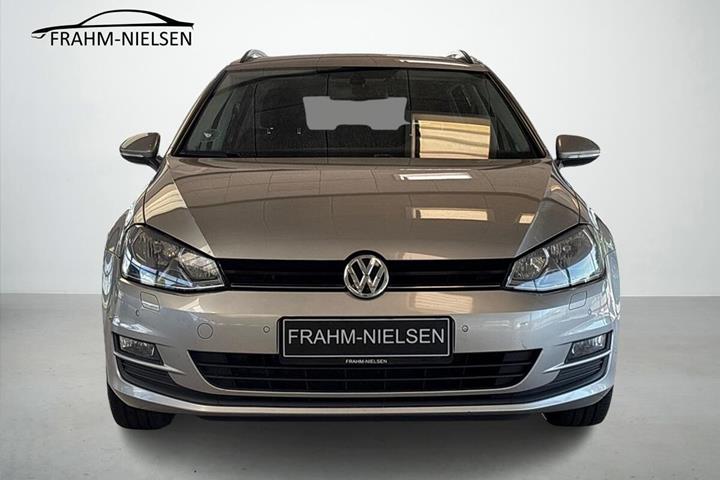 Grå VW Golf fra 2016