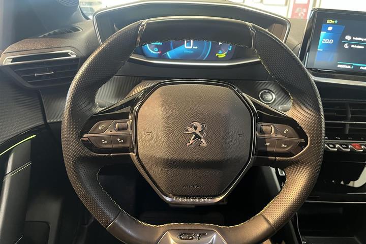 Grå Peugeot e-208 fra 2023