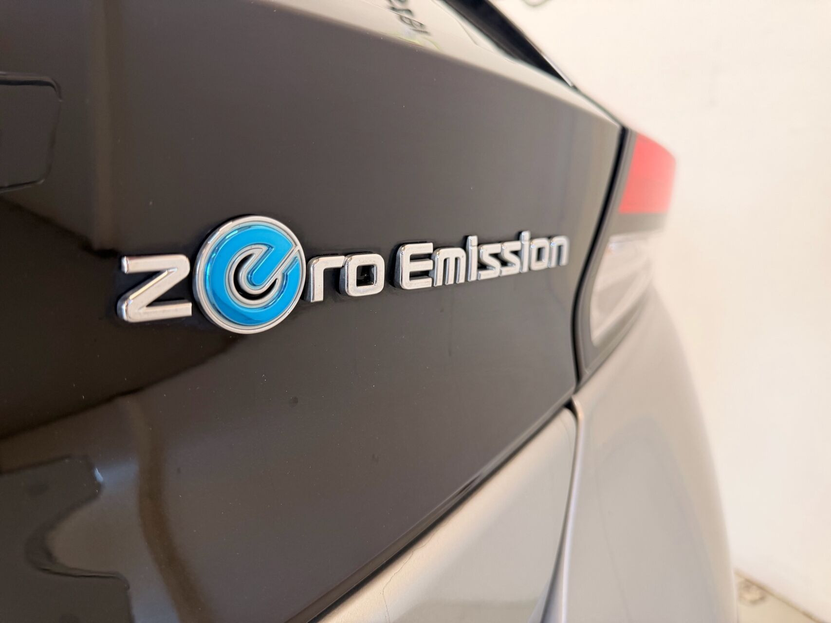 Sølv Nissan Leaf fra 2020