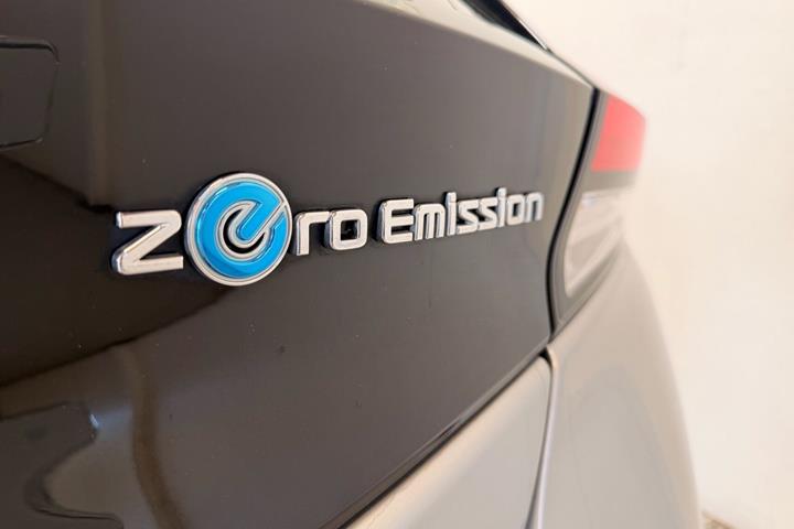 Sølv Nissan Leaf fra 2020