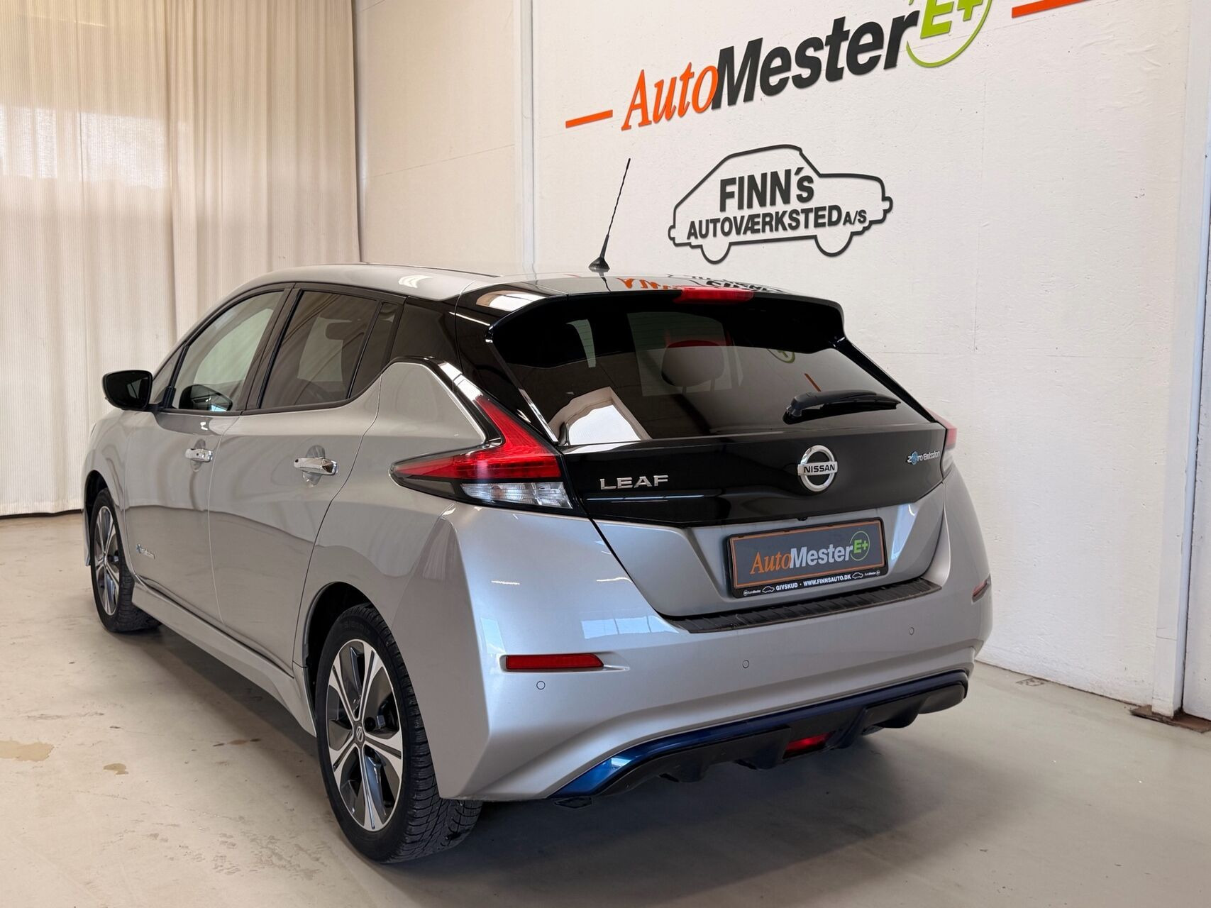 Sølv Nissan Leaf fra 2020