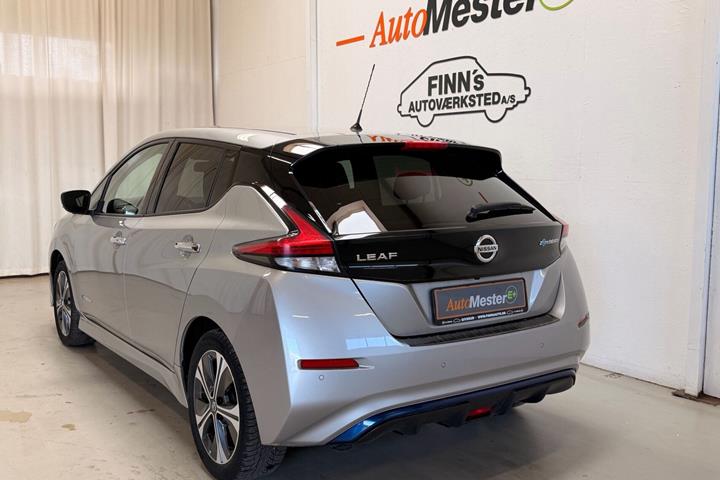 Sølv Nissan Leaf fra 2020