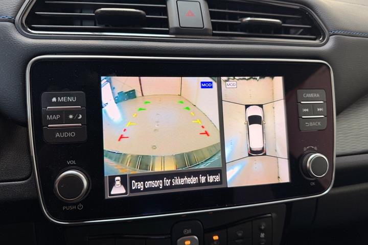 Sølv Nissan Leaf fra 2020
