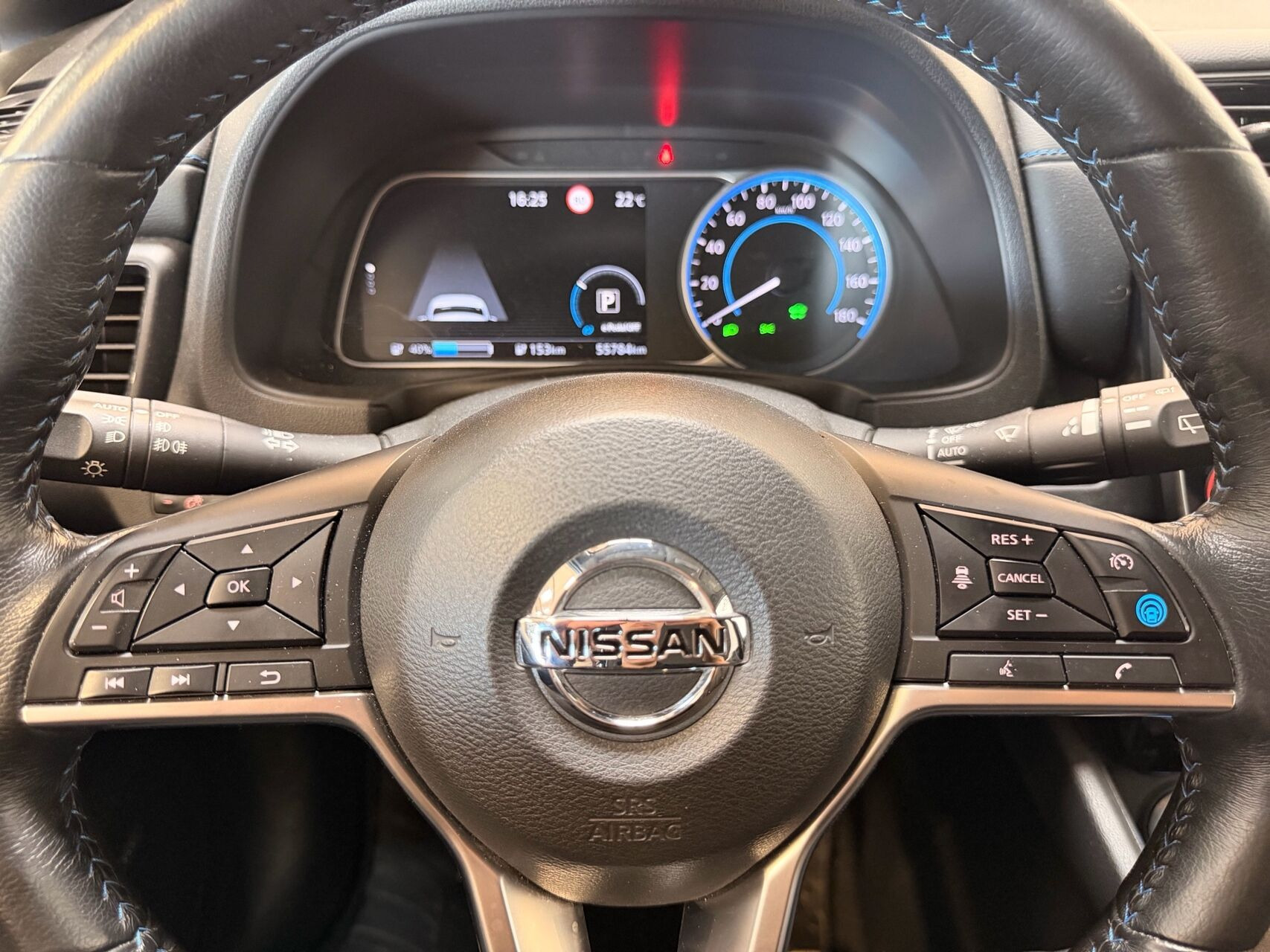 Sølv Nissan Leaf fra 2020
