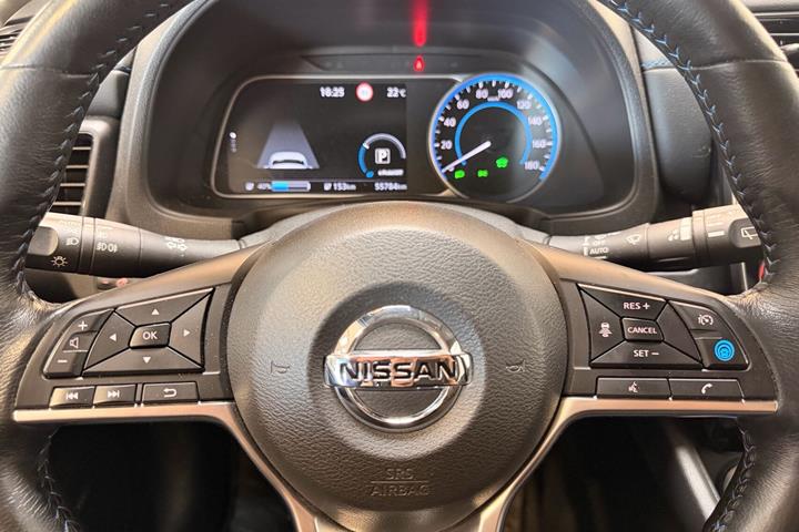 Sølv Nissan Leaf fra 2020