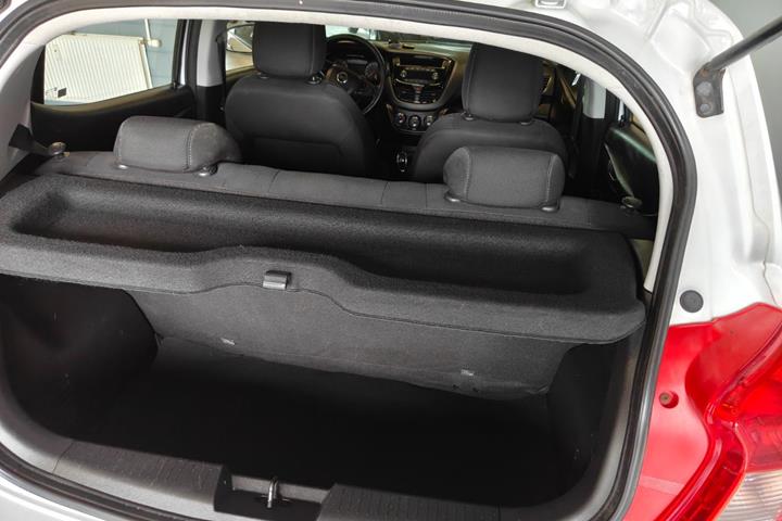 Gul Opel Karl fra 2016