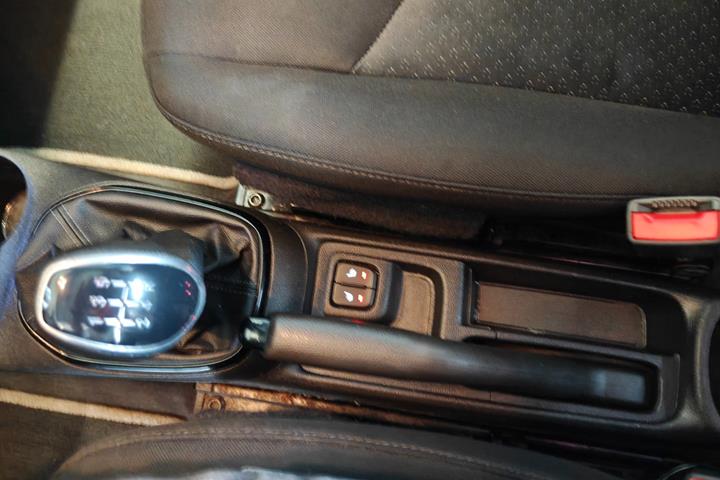 Gul Opel Karl fra 2016