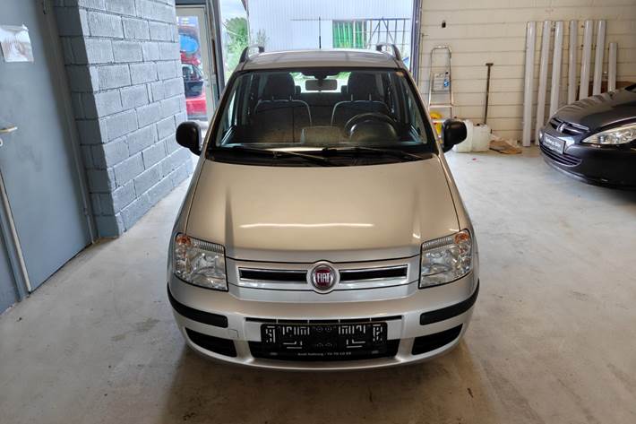 Gul Fiat Panda fra 2010