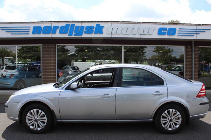 Grå Ford Mondeo fra 2007