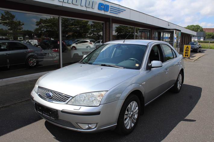 Grå Ford Mondeo fra 2007