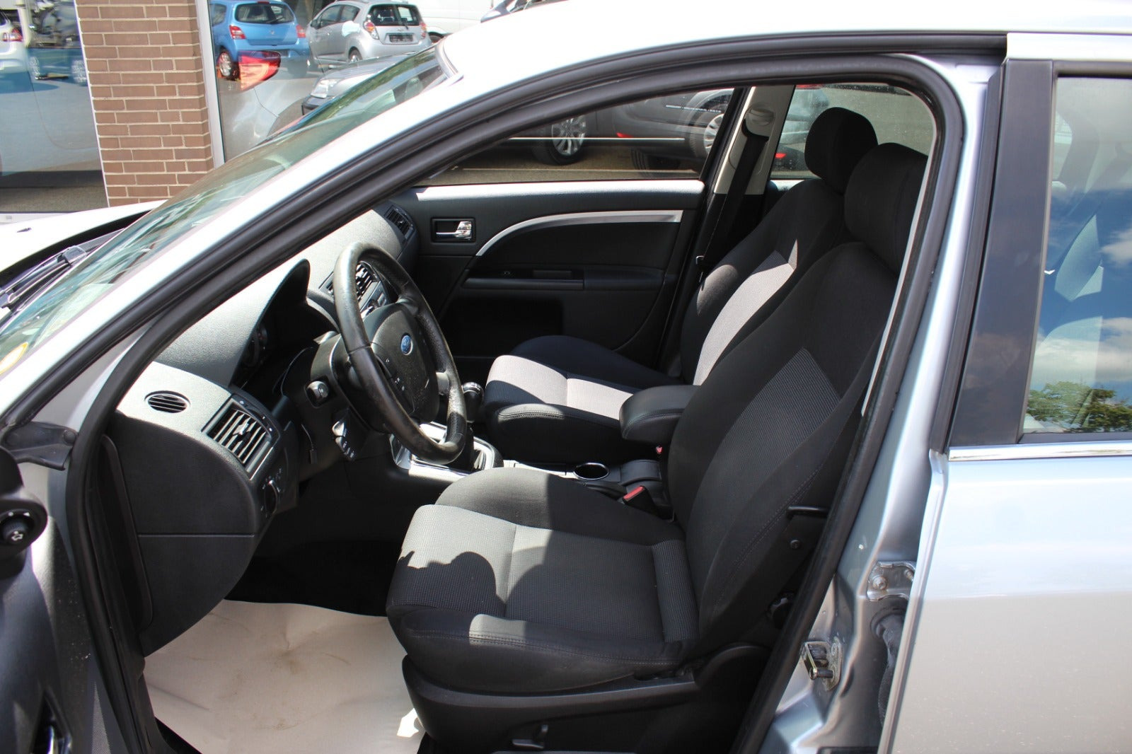 Grå Ford Mondeo fra 2007
