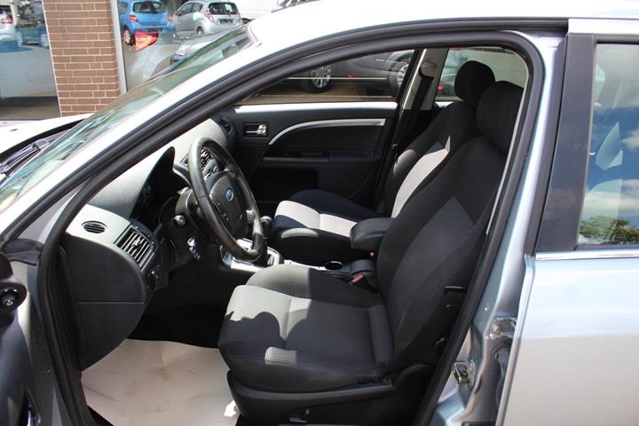 Grå Ford Mondeo fra 2007