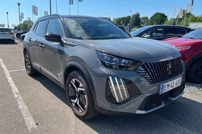 Grøn Peugeot e-2008 fra 2025