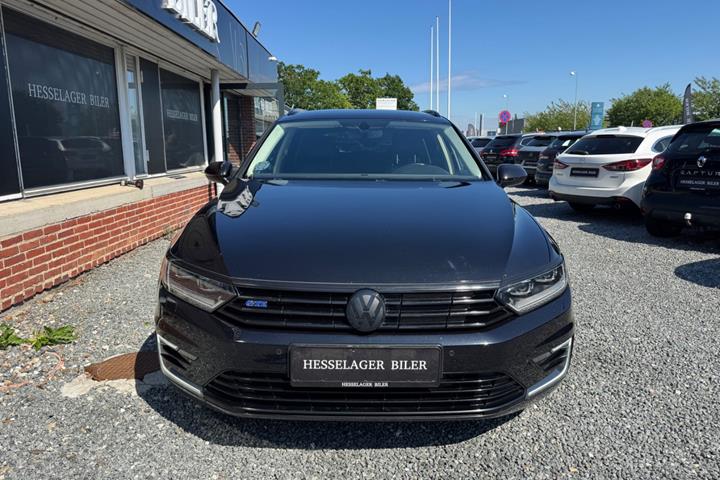 Sort VW Passat fra 2017