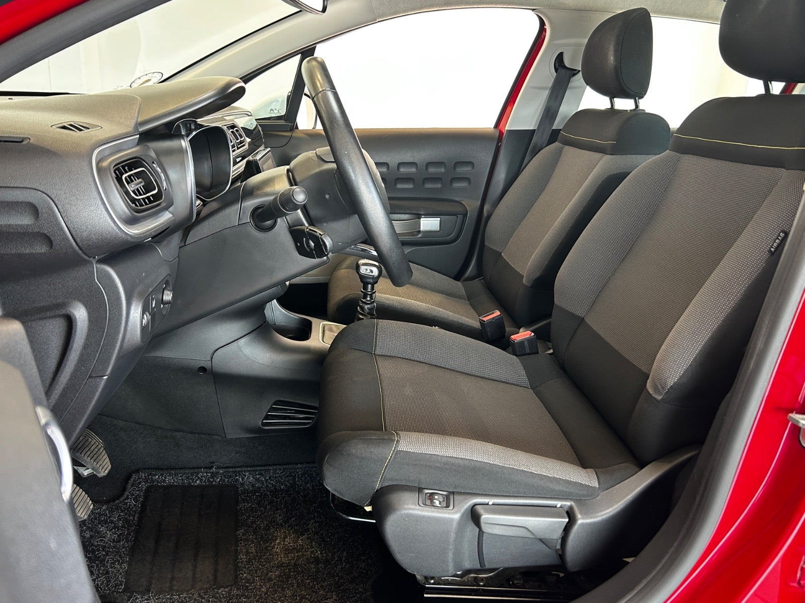 Rød Citroën C3 fra 2018