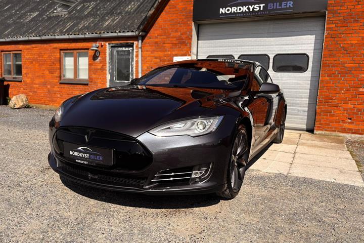 Grå Tesla Model S fra 2015 set udefra