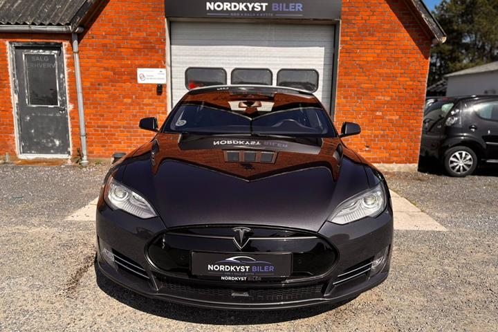 Grå Tesla Model S fra 2015