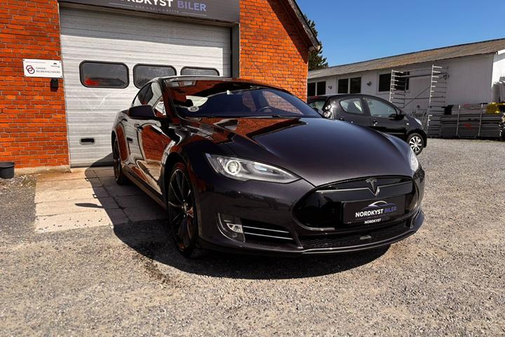 Grå Tesla Model S fra 2015