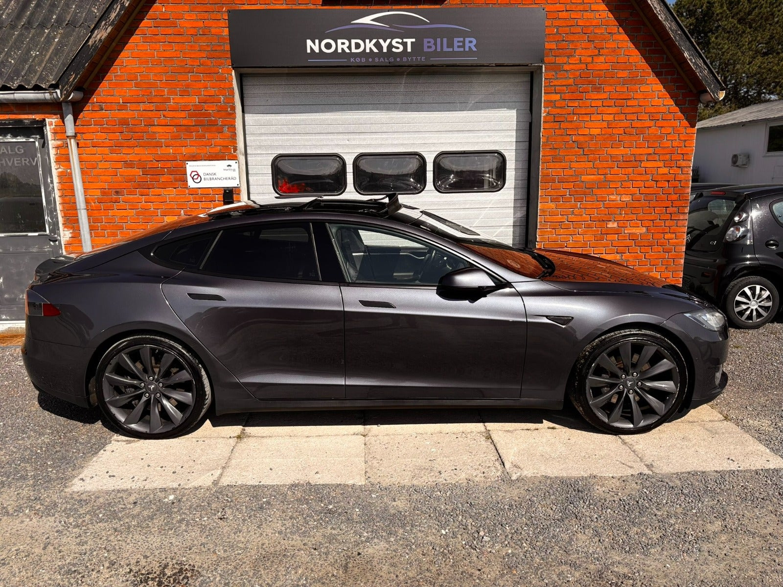 Grå Tesla Model S fra 2015