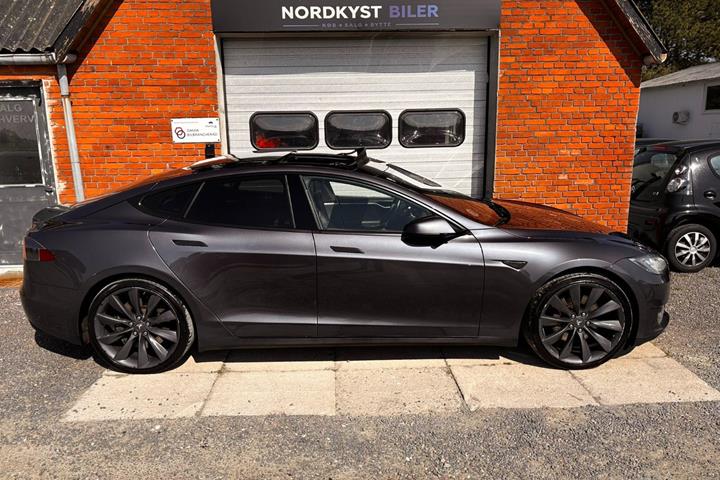 Grå Tesla Model S fra 2015