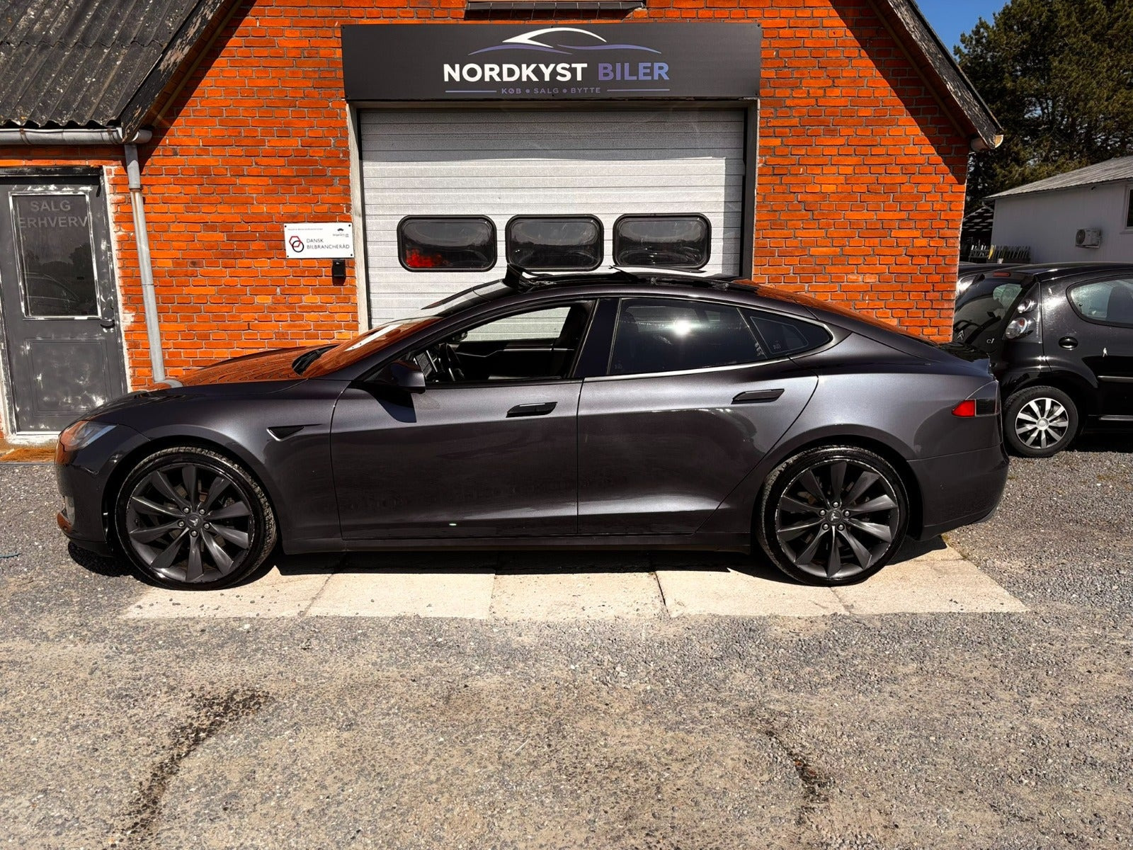 Grå Tesla Model S fra 2015