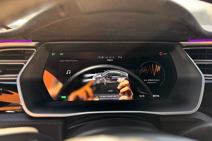 Grå Tesla Model S fra 2015