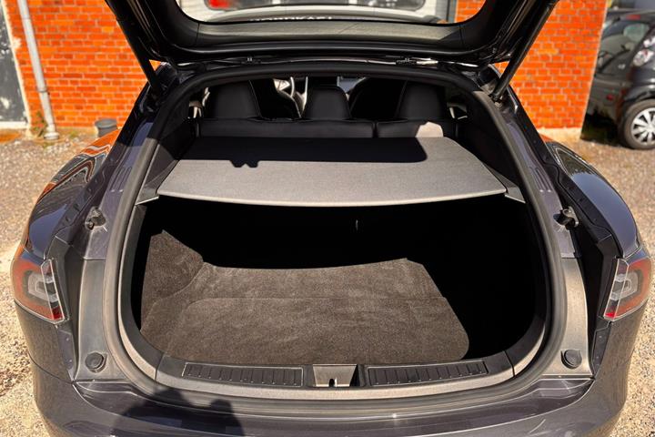 Grå Tesla Model S fra 2015