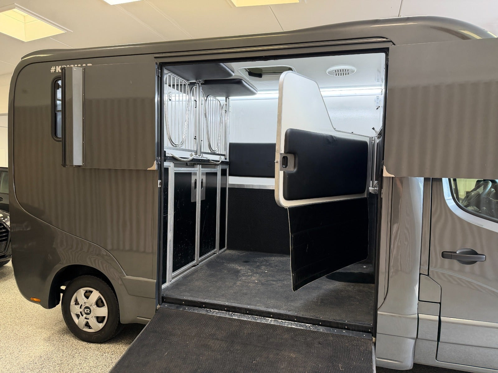 Grå Renault Master III T35 fra 2019