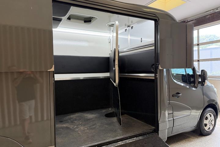 Grå Renault Master III T35 fra 2019
