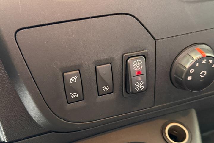 Grå Renault Master III T35 fra 2019