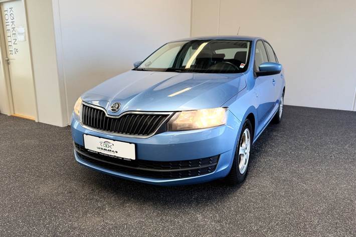 Blå Skoda Rapid fra 2013