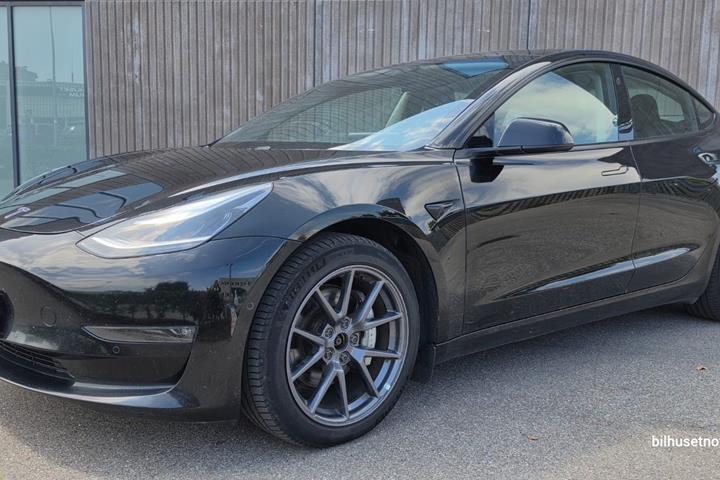 undefined Tesla Model 3 fra 2021 set udefra