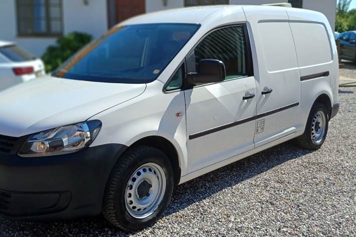 Gul VW Caddy Maxi fra 2012