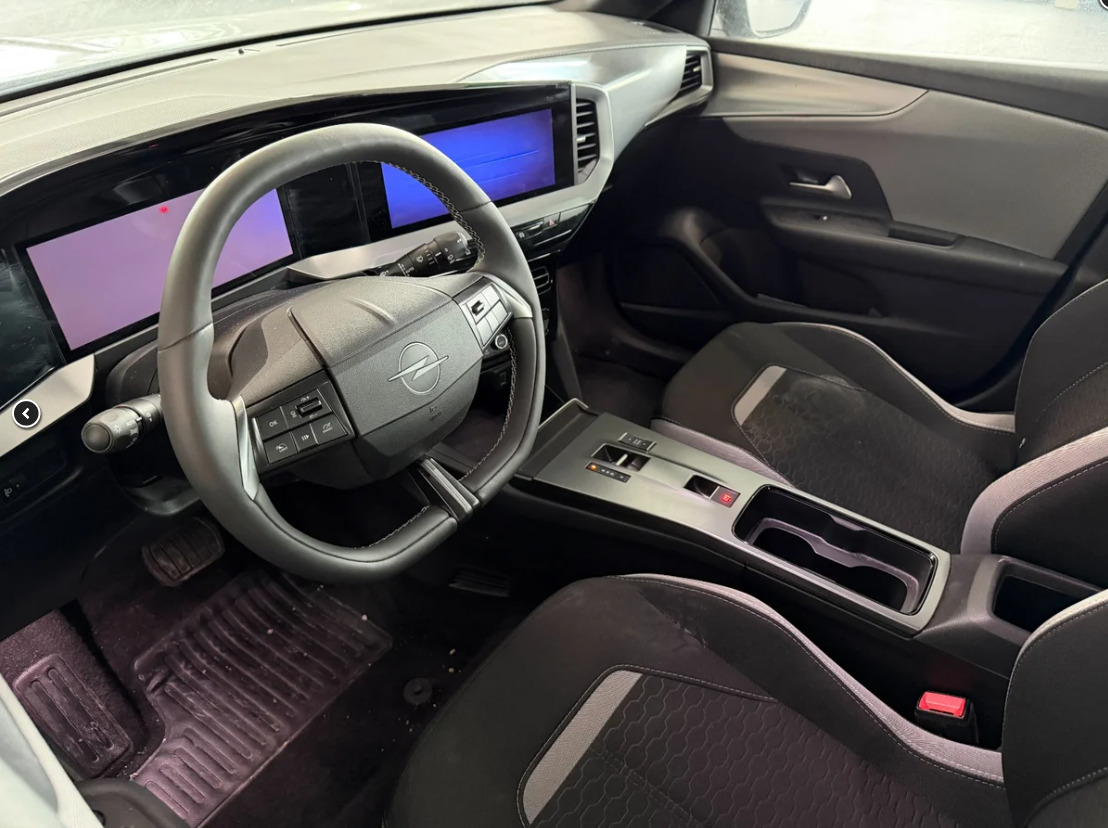 Sort Opel Mokka-e fra 2024