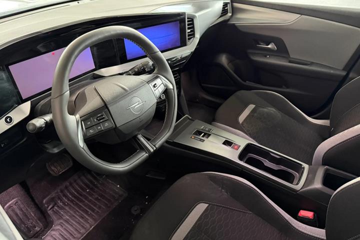 Sort Opel Mokka-e fra 2024