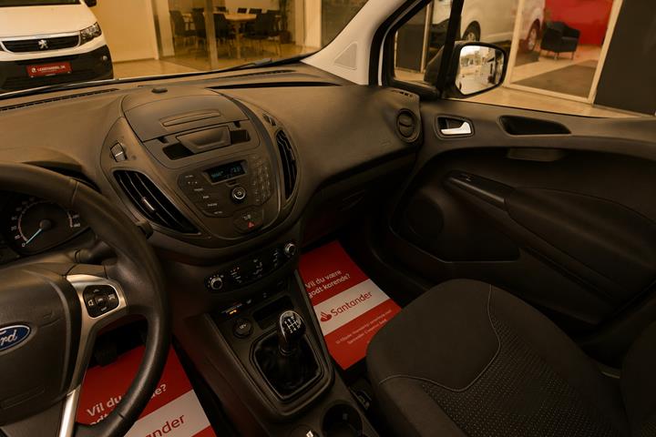 Hvid Ford Transit Courier fra 2021