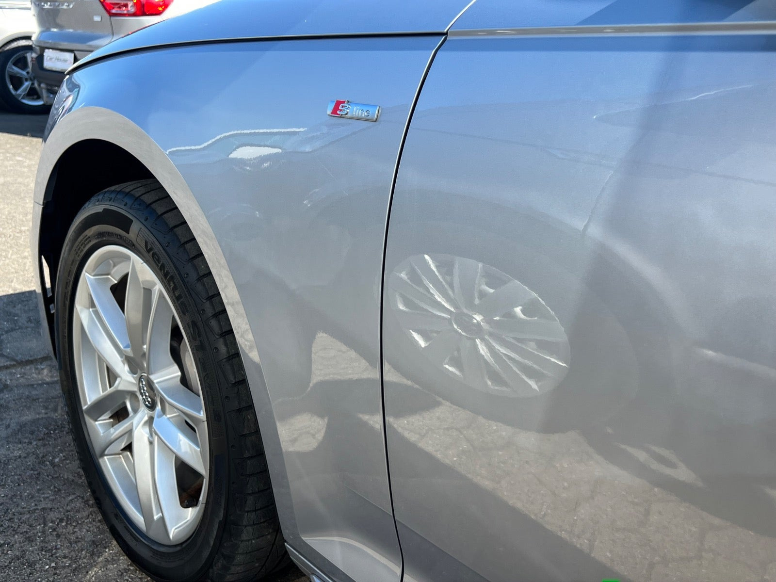 Sølv Audi A4 fra 2018
