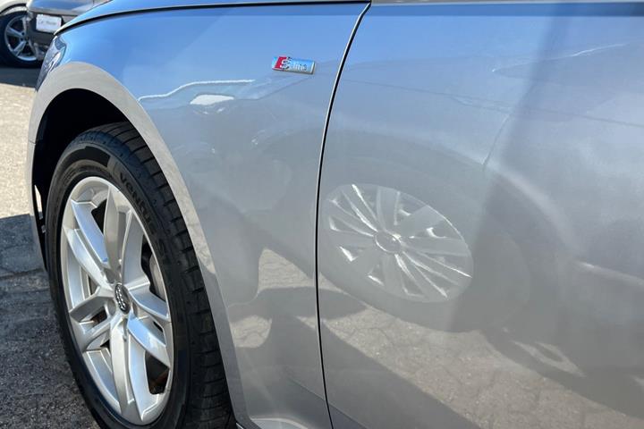 Sølv Audi A4 fra 2018