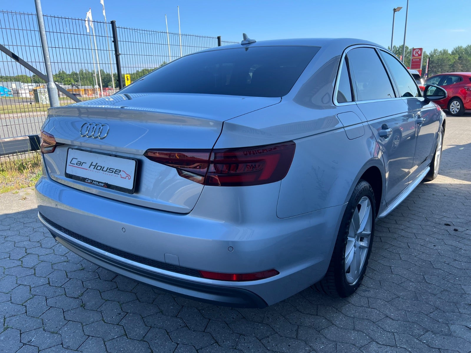 Sølv Audi A4 fra 2018