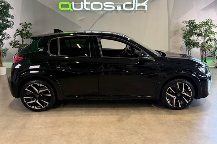 Hvid Peugeot e-208 fra 2024