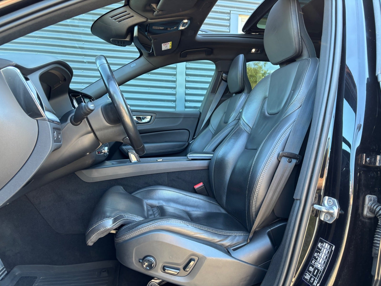 Sort Volvo XC60 fra 2020